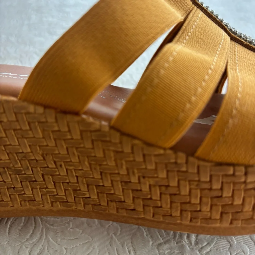 ❤️2/$15or3/$21❤️Contessa Mustard Yellow Wedge Slide w/Rhinestone Trim, Size 6